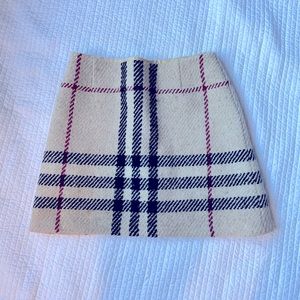 Burberry Skirt. Excellent condition. Size 2z